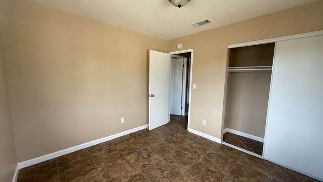 Building Photo - Two Bedroom One Bathroom Apartment in San Bernardino!