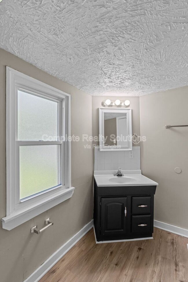Building Photo - 2724 Pasteur Ave