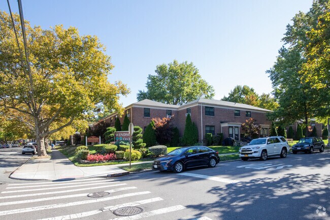 Building Photo - Windsor Oak