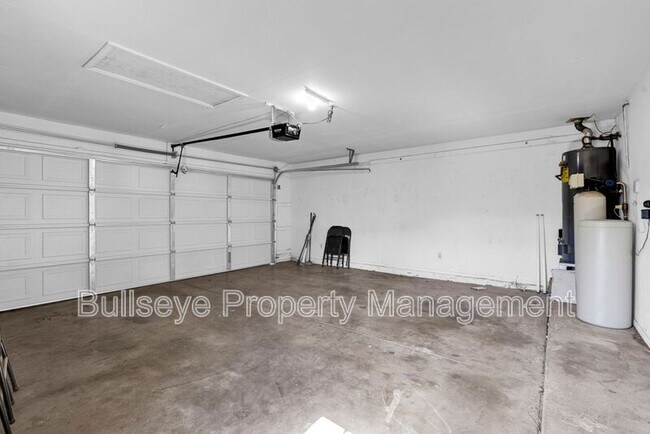 Building Photo - 1333 E Donner Dr