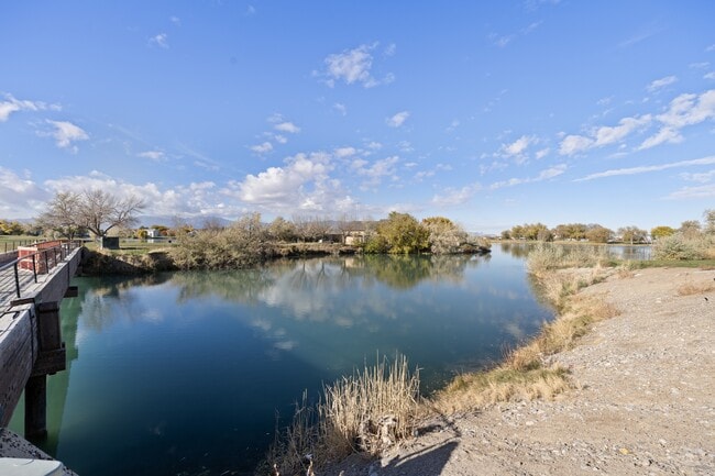 Building Photo - 60 Millpond Dr