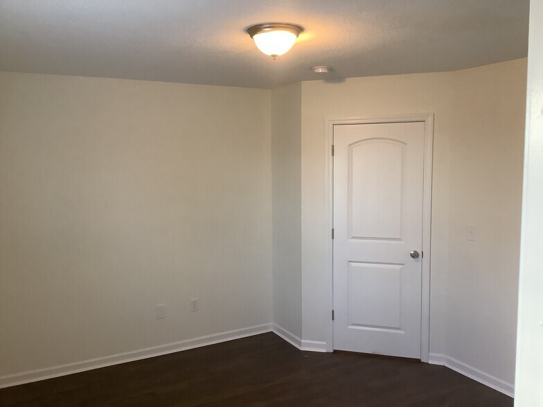 Building Photo - 9911 Codyview Dr