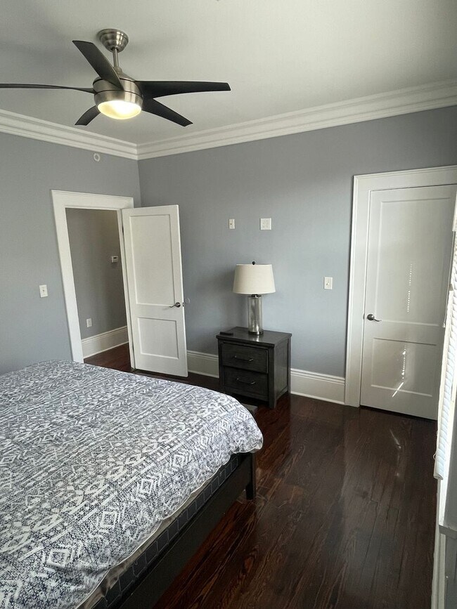 Building Photo - Gorgeous 3BD/1BA in MidCity