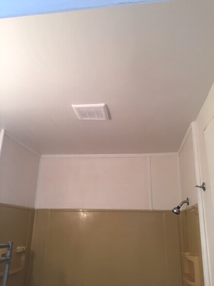 Building Photo - 410 28th St W