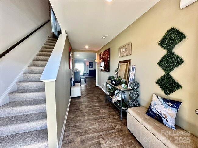 Building Photo - 1605 Blue Velvet Ln