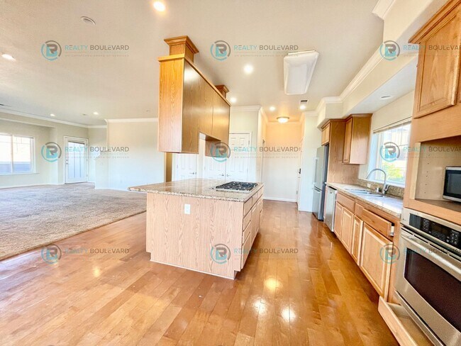 Building Photo - Stunning 3-Bedroom Townhome with Panoramic City Views, Upgraded Kitchen & Spacious Living in Nort...