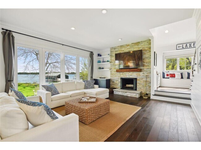 Building Photo - 3115 N Shore Dr