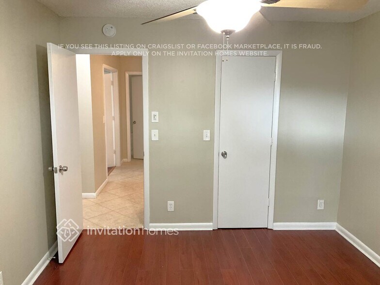 Building Photo - 8825 NW 57th Ct