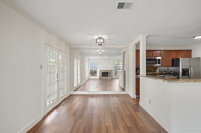 Building Photo - 2211 S Kirkwood Rd