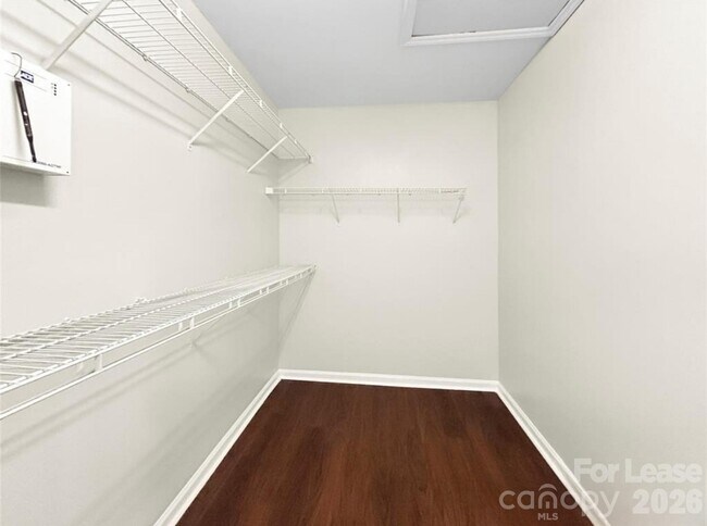 Building Photo - 5933 Ruth Dr