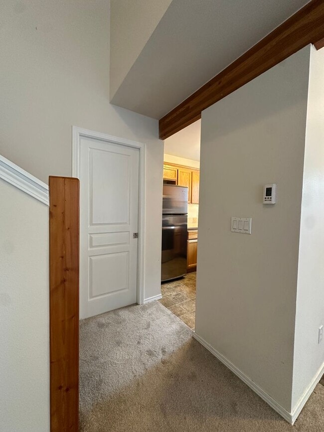 Building Photo - 25 SW Roosevelt Ave