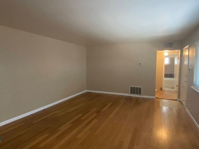 Building Photo - 139 W Lassen Ave