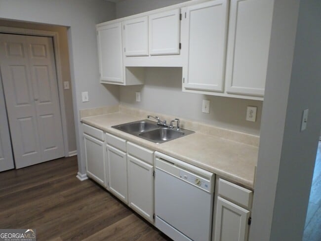 Building Photo - 13 Oak Mt Dr