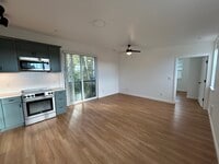 Building Photo - Canal House