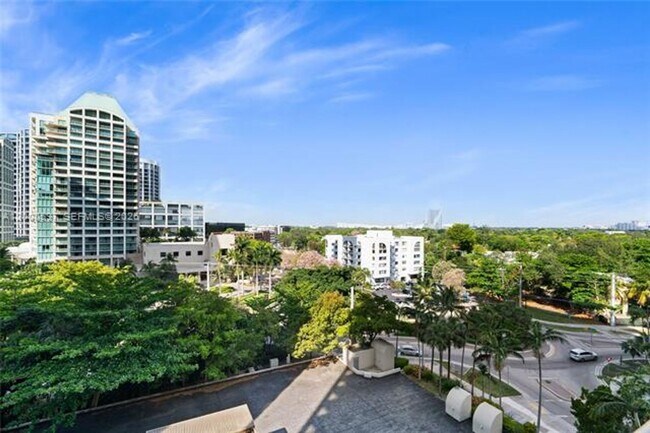 Building Photo - 2678 Tigertail Ave