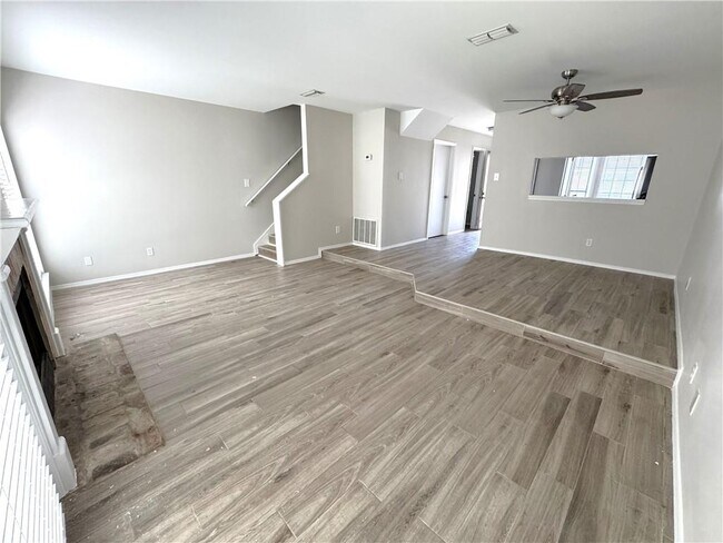 Building Photo - 5900 Grelot Rd