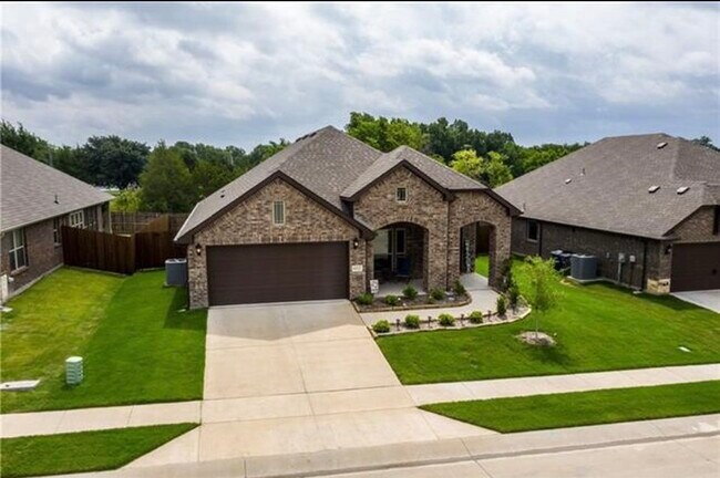 Primary Photo - 652 Cottage Pl