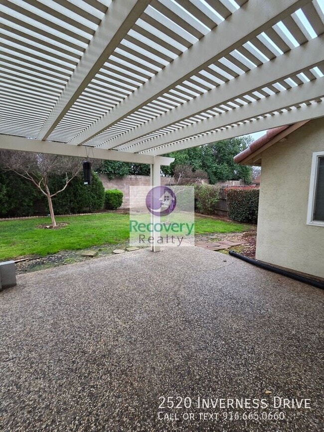 Building Photo - 2520 Inverness Dr