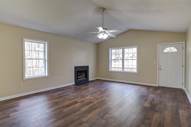 Building Photo - 216 Windsor Ct