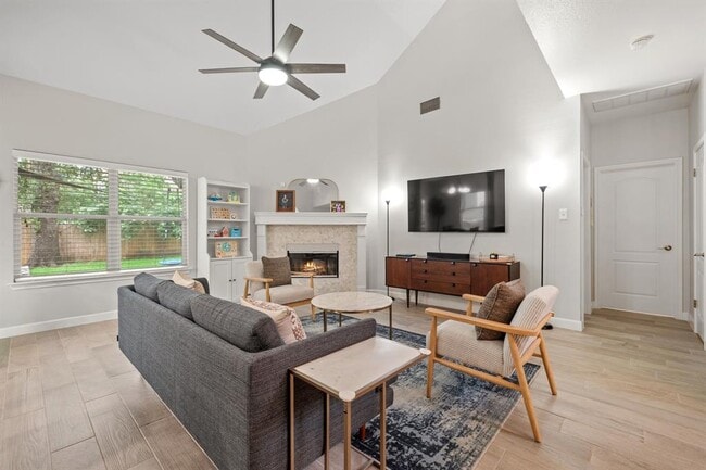Building Photo - 5707 Marchmont Ln