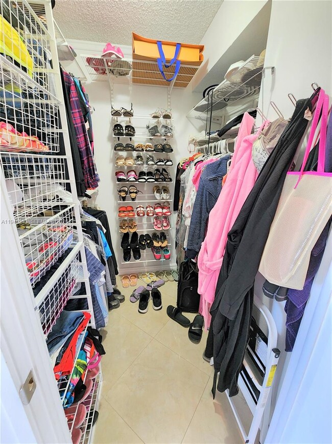 Building Photo - 290 174th St St