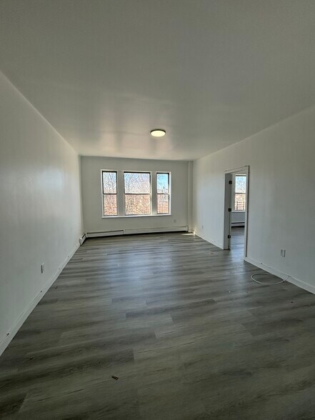 376 Park Ave 21 - 369 Park Ave