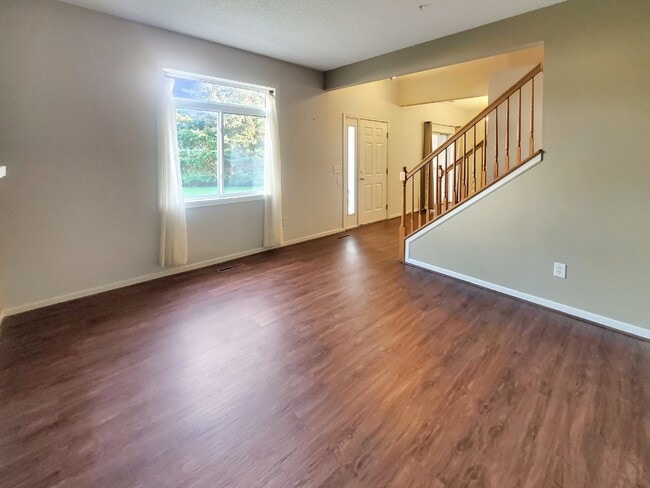 Building Photo - 3BR 2BA End unit Townhome in Stillwater