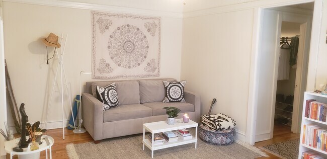 Building Photo - 519 W Brompton Ave