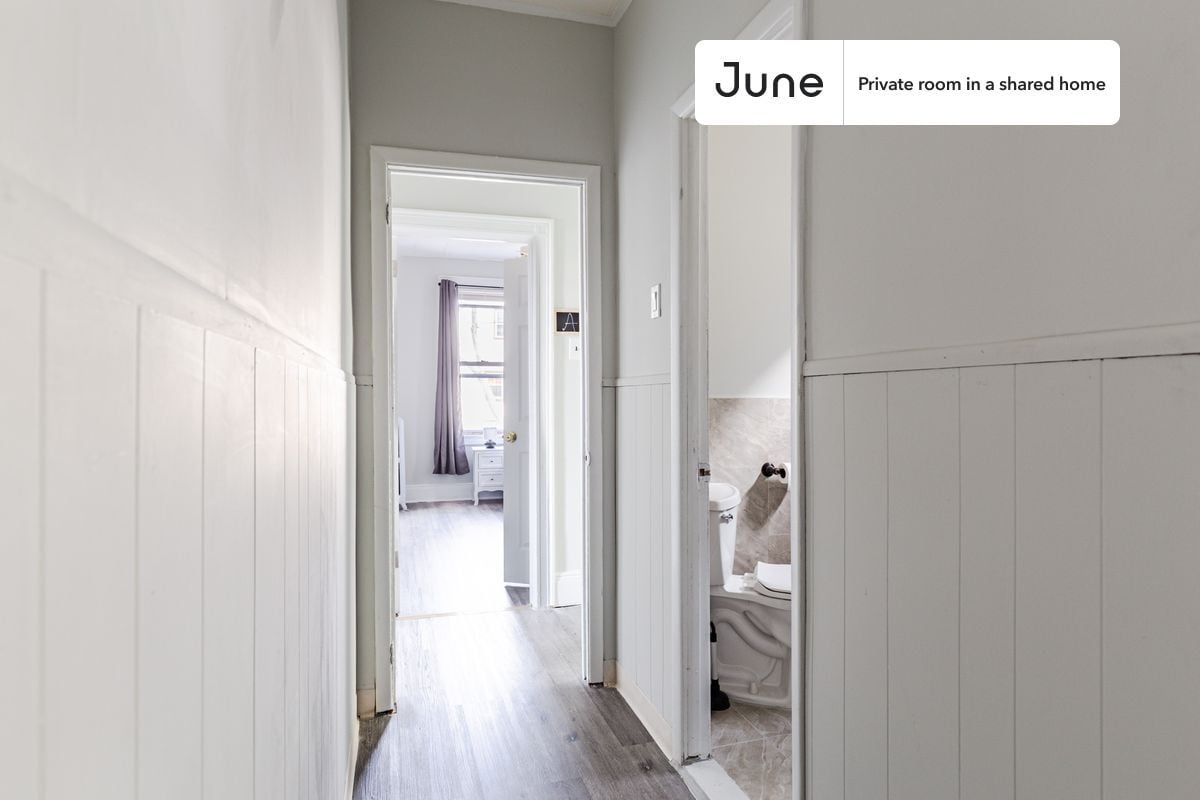 Building Photo - Room in Shared 3 bed/1 bath home