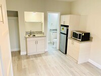 Building Photo - Beach Studios Available in the Heart of La Jolla! Only $1,800/mo!