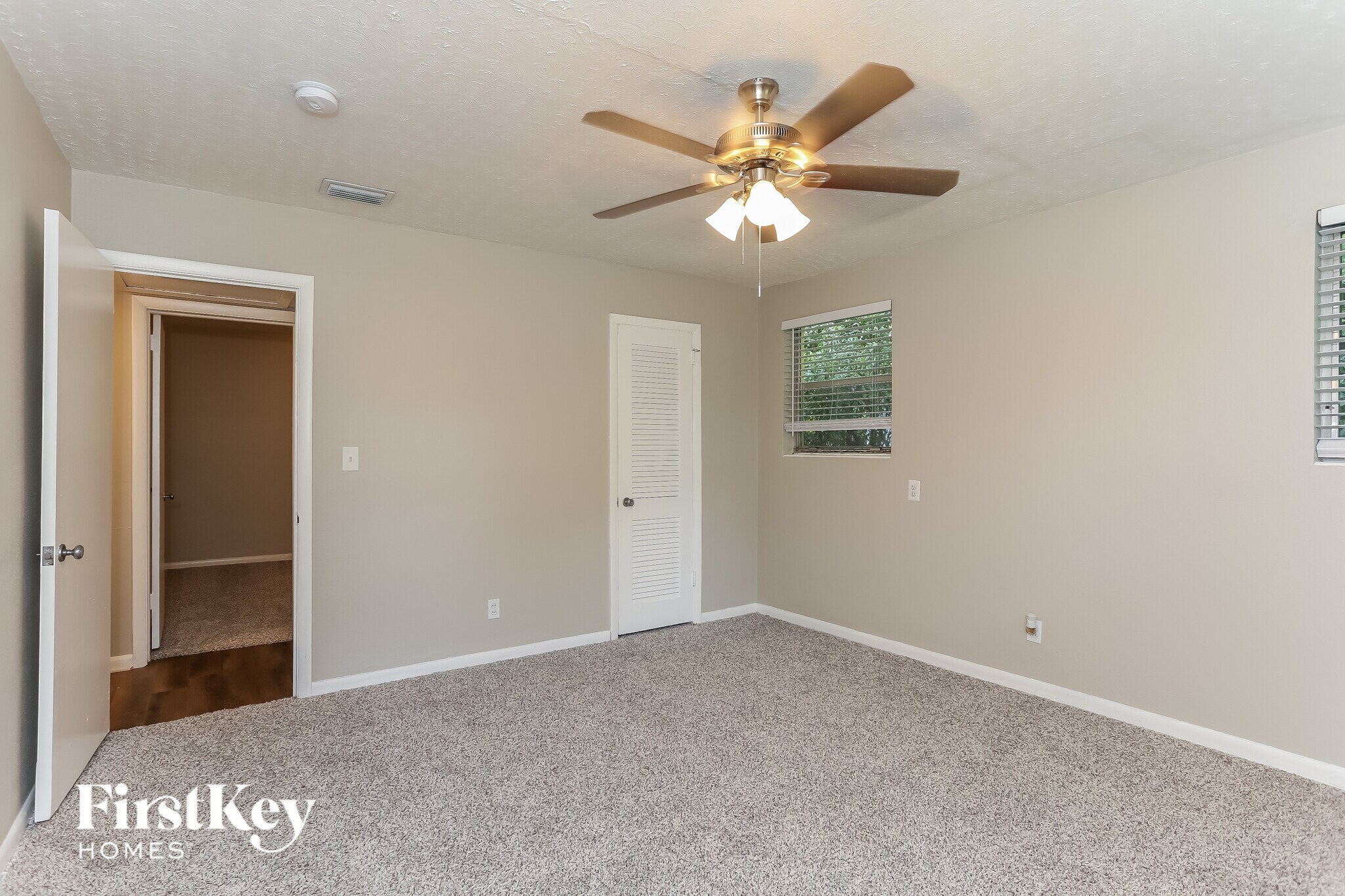 Building Photo - 2517 Columbine Dr N