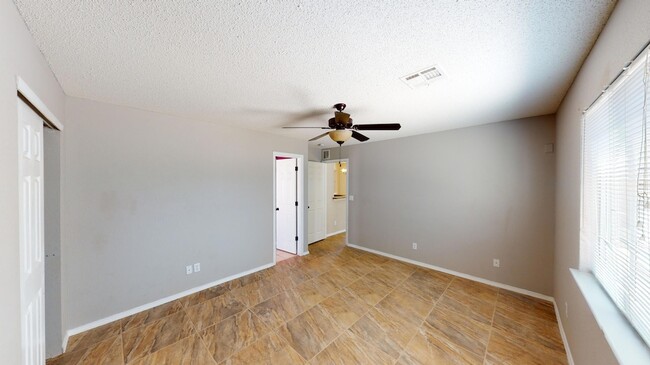 Building Photo - 14336 Desert Sage Dr