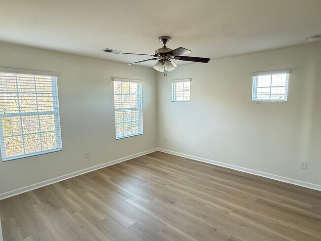 Building Photo - End-Unit Cornelius Townhome | 3BR + Flex Room | Fenced Courtyard | Near Birkdale & Greenway