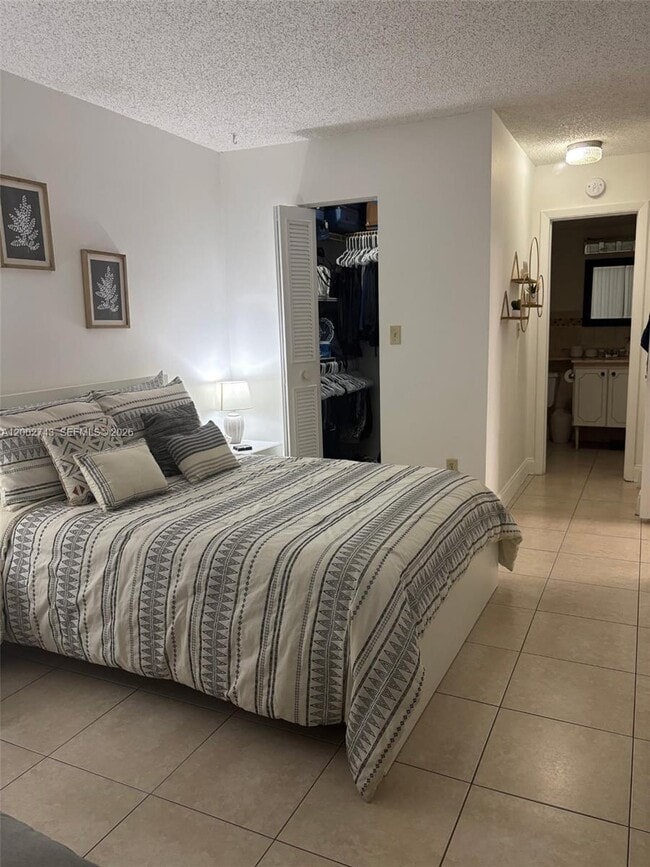 Building Photo - 14421 N Kendall Dr