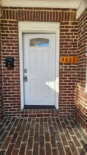 Building Photo - 4633 Kernwood Ave