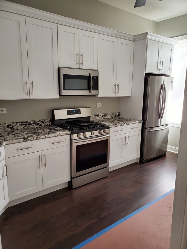 Primary Photo - 229 E 55th Pl