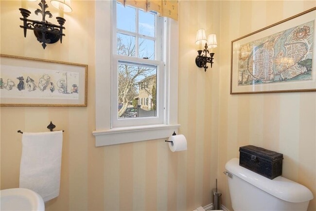 Building Photo - 68 Sachuest Way