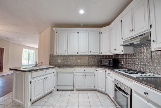 Building Photo - 1629 Tenbears Rd