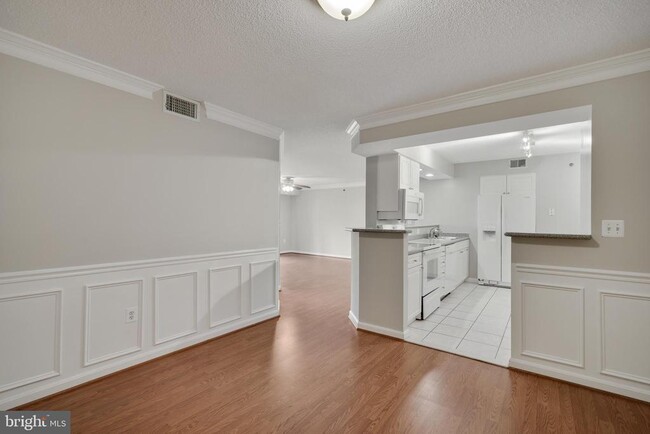 Building Photo - 2181 Jamieson Ave