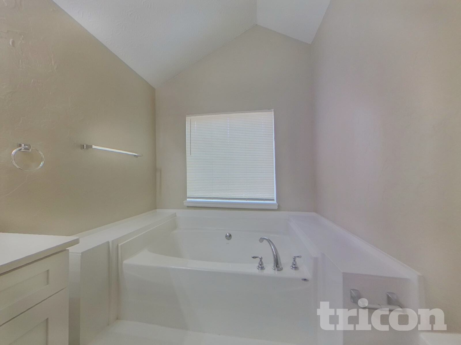 Building Photo - 4122 Autumn Lake Dr