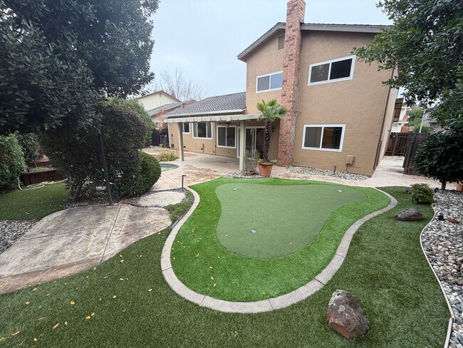 Building Photo - 4 Bedroom | 3 Bathroom | Home in Roseville