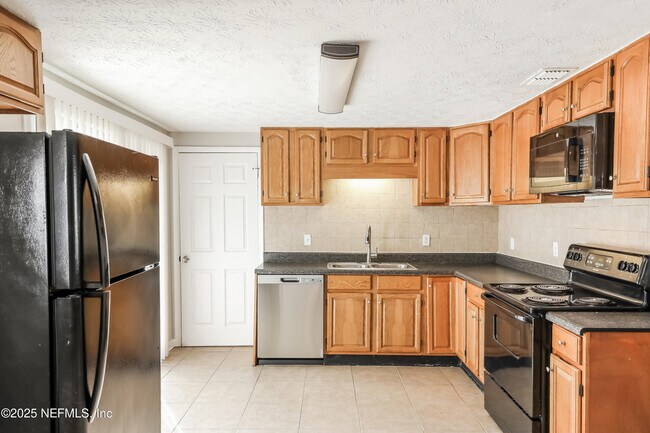 Building Photo - 8360 Red Holly Ln