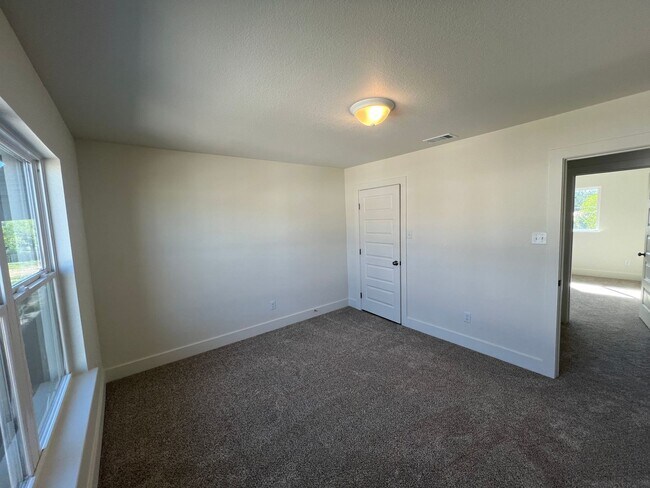 Building Photo - Brand new Belton Townhomes ready for move-in!