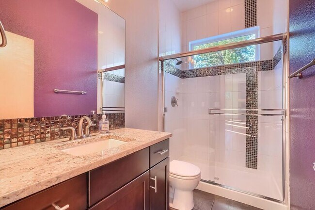 Building Photo - 2421 Rose Ct