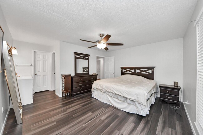 Building Photo - 1415 Parry-Sound