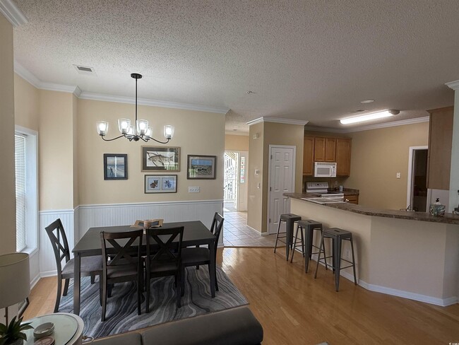 Building Photo - 5858 Longwood Dr