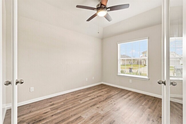 Building Photo - 5323 Brooklyn Rose Dr