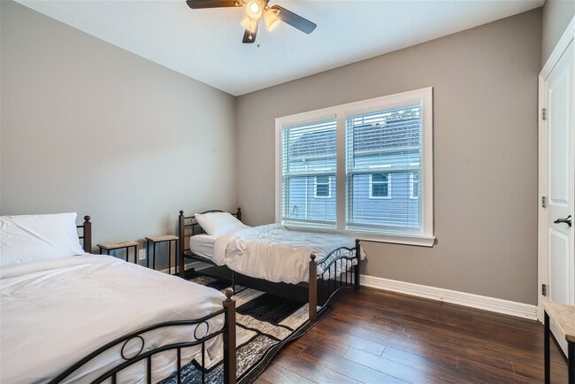 Building Photo - 3801 Oxford St