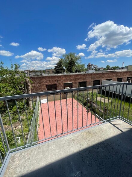 Building Photo - 32-35 61st St
