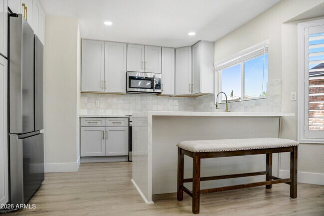 Building Photo - 6863 E Kelton Ln